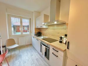 Η κουζίνα ή μικρή κουζίνα στο Refuge Douillet - Esprit Alsacien +12 φωτογραφίες