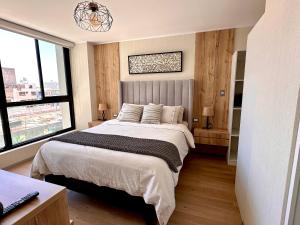 Ένα ή περισσότερα κρεβάτια σε δωμάτιο στο New condo apartment - 1 Queen