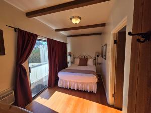 Ένα ή περισσότερα κρεβάτια σε δωμάτιο στο Forest Lodge