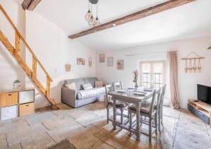 Un lugar para sentarse en Magnifique cocoon 2 - 4 personnes au Centre Beaucaire - cocoon 4