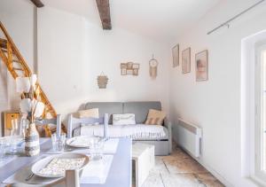 Un lugar para sentarse en Magnifique cocoon 2 - 4 personnes au Centre Beaucaire - cocoon 4 17 fotos más