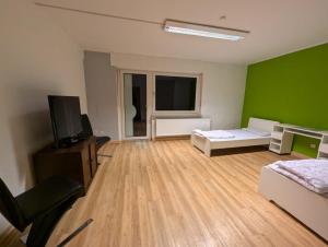 Ένα ή περισσότερα κρεβάτια σε δωμάτιο στο Waldkappel Bergblick