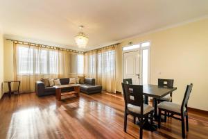 a living room with a couch and a table at Casa da Georgina by GALMI in Arco da Calheta
