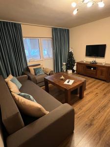 a living room with a couch and a table at Apartament doua camere in Baia Mare