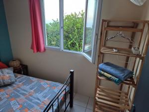 Ένα ή περισσότερα κρεβάτια σε δωμάτιο στο Les palmiers