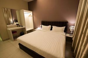 Postel nebo postele na pokoji v ubytování Seven Hotel