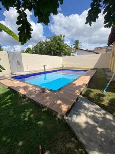 Swimmingpoolen hos eller tæt på Casa 5 quartos Aluguel Temporada Residencial Mirandinha