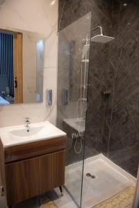 Ένα μπάνιο στο Lotus Luxury Apartments +131 φωτογραφίες