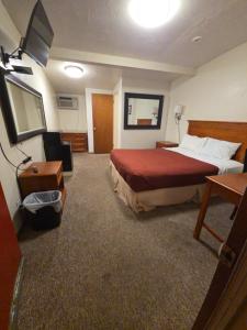 Ένα ή περισσότερα κρεβάτια σε δωμάτιο στο Bigfoot Motel