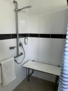 Ένα μπάνιο στο Moore Park Beach Inn +21 φωτογραφίες