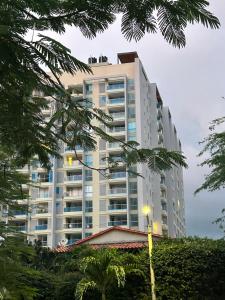 Το κτήριο όπου στεγάζεται  το διαμέρισμα +4 φωτογραφίες