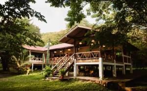 Κήπος έξω από το The Sanctuary Wellness Resort