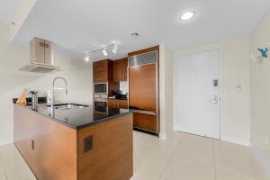 Η κουζίνα ή μικρή κουζίνα στο Luxury Waterfront W Hotel Condo Brickell Skyline Views +16 φωτογραφίες