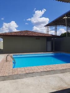 a large blue swimming pool in front of a house at Residencial Paraviana-Casa Piscina in Boa Vista