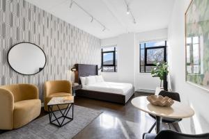 a living room with a bed and a table at The Cove Hotel in Montréal