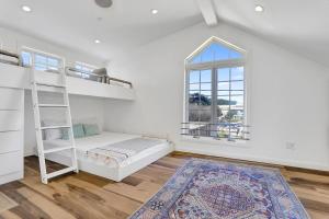 A little piece of heaven... في خليج هاف مون: غرفة نوم مع سرير بطابقين وسلّم