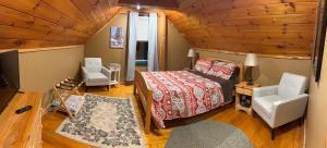 Ένα ή περισσότερα κρεβάτια σε δωμάτιο στο Allegory Inn