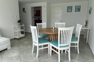 a dining room with a wooden table and chairs at Increíble Apartamento En Sogamoso in Sogamoso +9 photos