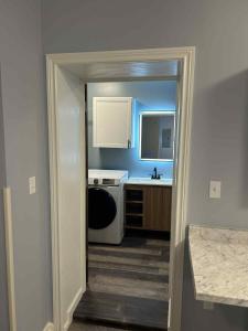 Η κουζίνα ή μικρή κουζίνα στο The Rustic Railroad Studio