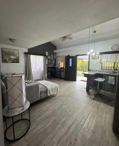 a bedroom with a bed and a desk in it at Casa Bambu in Tapantí