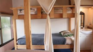 Ένα ή περισσότερα κρεβάτια σε δωμάτιο στο Komae Art House