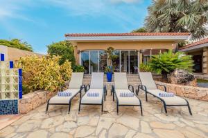 Patio nebo venkovní prostory v ubytování 5BR Family Bed Pool Villa Serene Grace By Bocobay