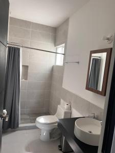 Koupelna v ubytování Estancia comoda y agradable a 5min centro Apodaca + 6 fotografií