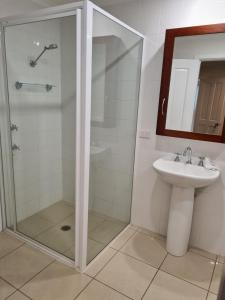 Koupelna v ubytování Moore Park Apartments + 16 fotografií