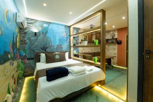 En eller flere senge i et værelse på Botanical House + 95 billeder