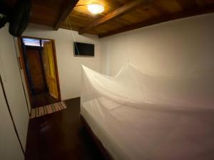 a white wall in a room with a window at Hidden Hostel in Montañita