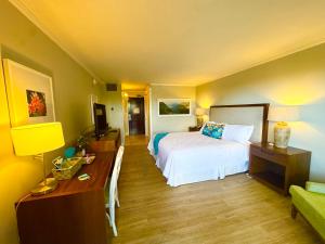 Postel nebo postele na pokoji v ubytování Oceanfront Paradise Room with Pool and Oceanviews + 22 fotografií