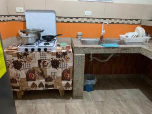 Η κουζίνα ή μικρή κουζίνα στο FELIZ ESTADIA en PUERTO LOPEZ +8 φωτογραφίες