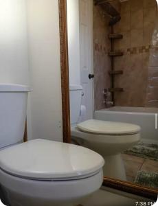 Koupelna v ubytování cozy room, private bathroom and kitchen