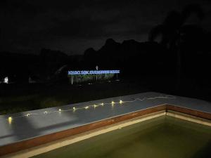 Бассейн в Khao Sok Evergreen House или поблизости