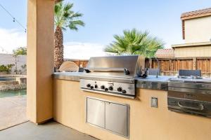 Køkken eller tekøkken på Villa Next to Coachella Music Festival