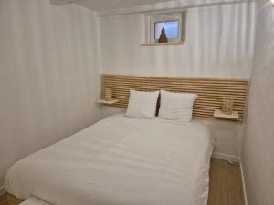 Кровать или кровати в номере Charmant T2 en centre historique de Morzine avec WiFi - FR-1-679-23