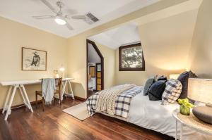 Ένα ή περισσότερα κρεβάτια σε δωμάτιο στο Adelaide Hill Luxury Amenities and Stunning Vistas +34 φωτογραφίες