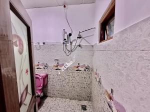 Ένα μπάνιο στο DILSHAN HOTEL Diyaluma +26 φωτογραφίες