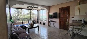 Un televizor și/sau centru de divertisment la Les hauts de Taghazout