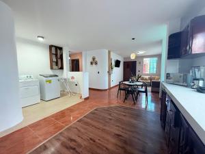 Η κουζίνα ή μικρή κουζίνα στο Departamento familiar