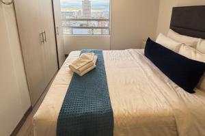 Ένα ή περισσότερα κρεβάτια σε δωμάτιο στο Loft Panoramico Varun Luxury Torre Acqua