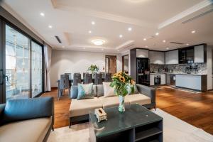 O bucătărie sau chicinetă la Duc Hoang Residence & Hotel West Lake