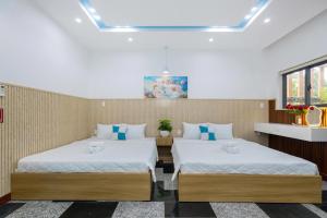 Hoang Long Home في فنغ تاو: سريرين في غرفة مع +32 صورة