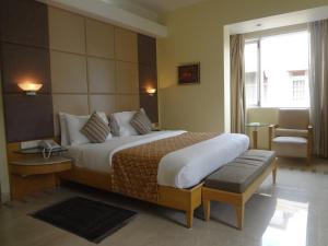 Postel nebo postele na pokoji v ubytování Ascot Hotel