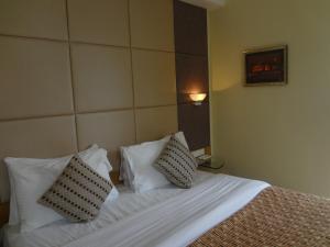 Postel nebo postele na pokoji v ubytování Ascot Hotel