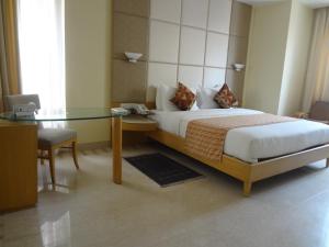 Postel nebo postele na pokoji v ubytování Ascot Hotel