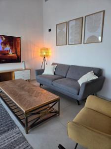 Et opholdsområde på Your Perfect Place by the Mediterranean + 14 billeder