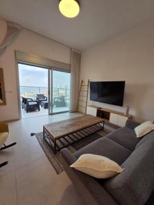 Et tv og/eller underholdning på Your Perfect Place by the Mediterranean