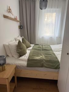 En eller flere senge i et værelse på Bergzeit Apartments + 19 billeder