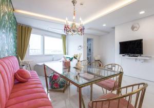 TV a/nebo společenská místnost v ubytování HANI Haus